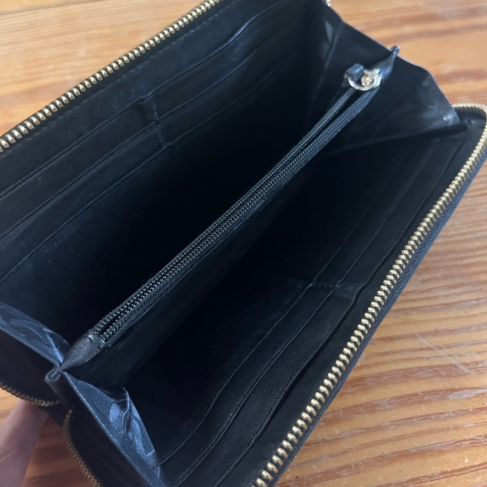 Black leather Michael Kors zip around wallet - Picture 2 of 6
